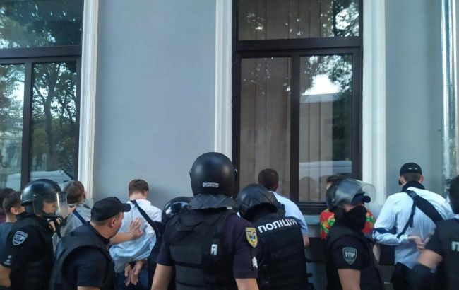 Полиция открыла уголовное дело из-за стычек на ЛГБТ-марше в Одессе
