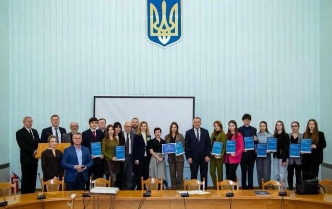 ШІ &ndash; інструмент сучасної дипломатії: від національного центру боротьби з фейками до "етичного квантового дзеркала"