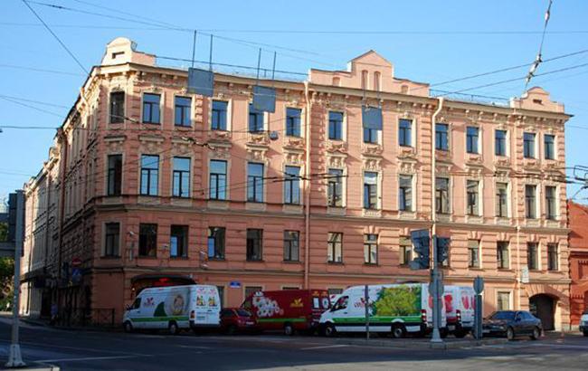 Суд у Росії заарештував на 15 діб активістку, затриману з прапором України