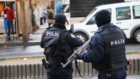 У Туреччині з-під варти звільнили двох журналістів газети Cumhuriyet