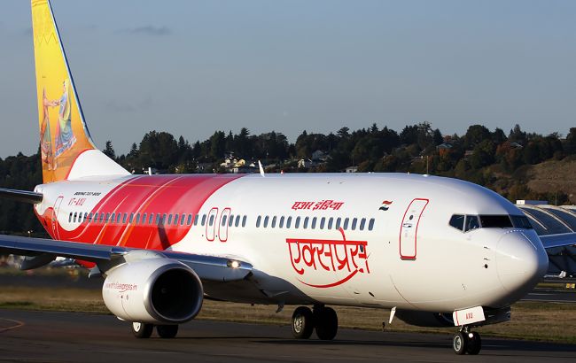 В Індії літак викотився за межі посадкової смуги, є жертви