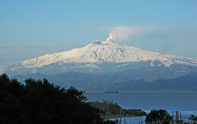 В Італії зростає активність вулкана Етна. Влада оголосила попередження
