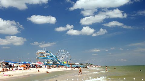 В Кирилловке невозможно зайти в море: медузы не виноваты