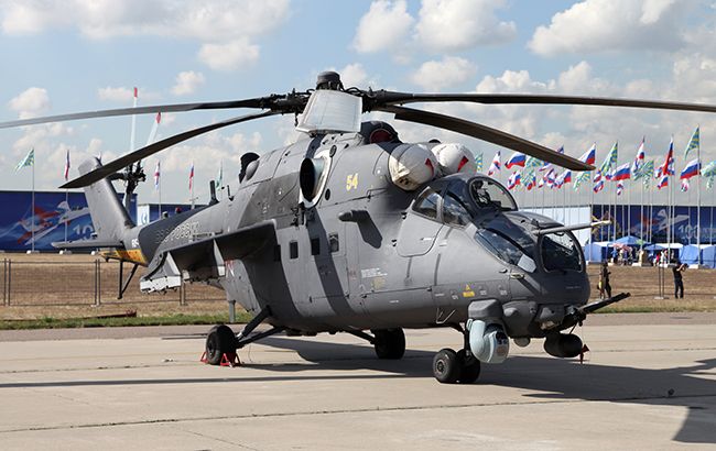 В Крыму военный вертолет совершил жесткую посадку, есть пострадавшие