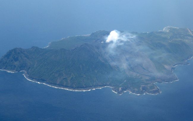 В Японії підвищено рівень небезпеки через виверження вулкана 