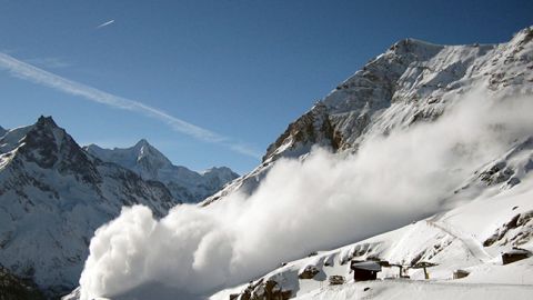 В Карпатах могут сойти лавины из-за метелей и оттепели
