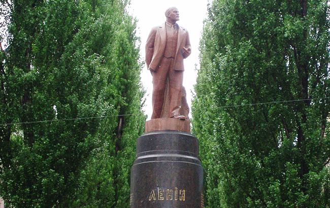 У Києві на місці поваленого Леніна встановили тризуб