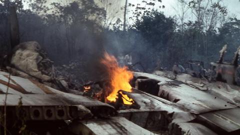 В сети появились кадры видео с места масштабной авиакатастрофы вертолета Ми-8 в России