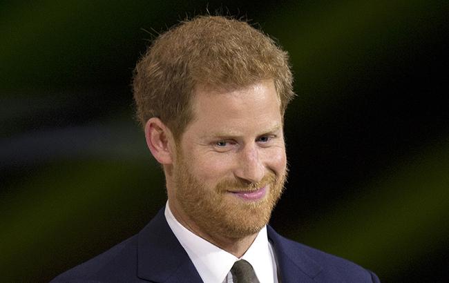 Принца Гарри перепутали с певцом: на сувенирной продукции "подменили" жениха Меган Маркл (фото)