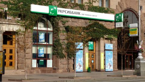 В Киеве ограбили банк. Женщина бросила в отделение "коктейль Молотова"