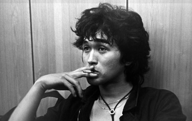 "Подлинность не вызывает сомнения": в сети за крупную сумму выставили на продажу паспорт Виктора Цоя