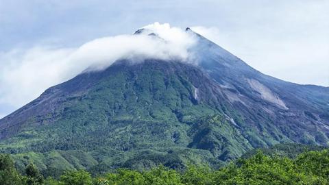 На Бали эвакуировали более 120 тыс. человек из-за угрозы извержения вулкана