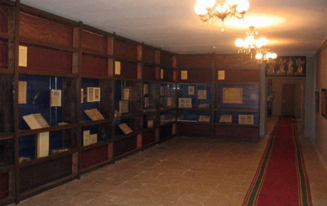 Во Львове из музея исчезли старинные книги на миллионы гривен: будут судить завотделом