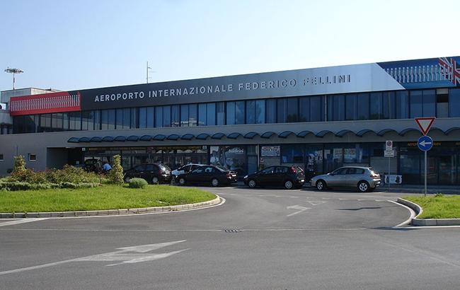 Українські туристи другу добу не можуть вилетіти з Італії до Одеси