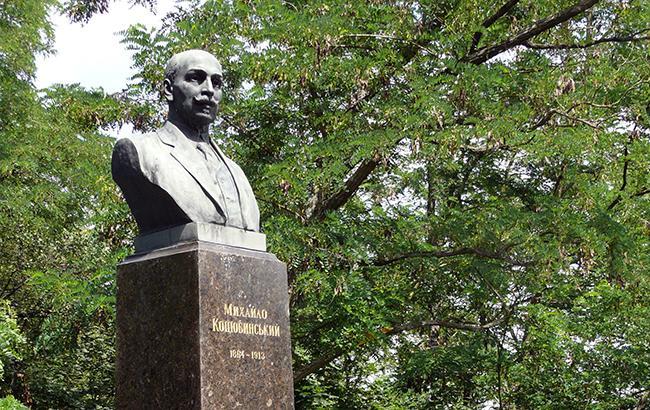 Поліція Чернігова відреагувала на крадіжку пам'ятника Коцюбинського