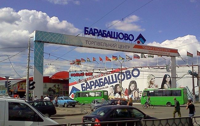 Конфликт на "Барабашово": подозреваемого защищают "инициативные группы" рынка