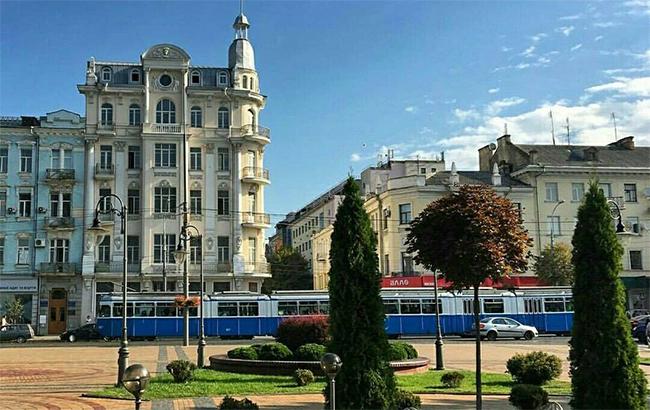 Украинский город украсили необычными живыми скульптурами (видео)