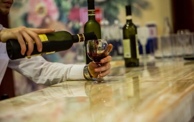 У Запоріжжі злодій напився домашнім вином на місці злочину