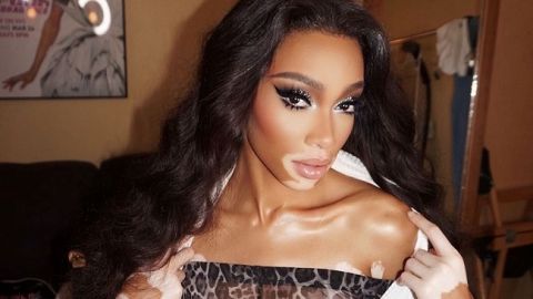 В кружевном белье и мужских брюках: Винни Харлоу оголилась на торжественном мероприятии в Лондоне