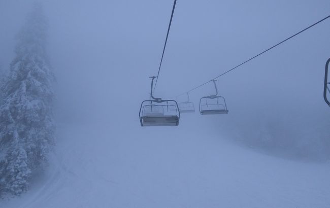 Высокогорье Карпат несколько дней подряд засыпает снегом: опубликованы фото зимней сказки