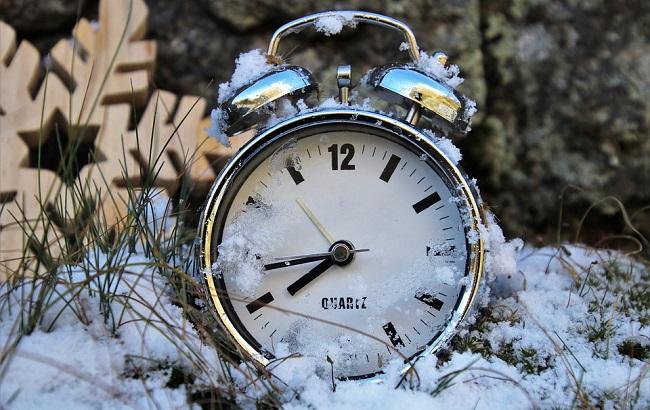 Переход на зимнее время: как это отразится на организме и как уберечься от негативного влияния