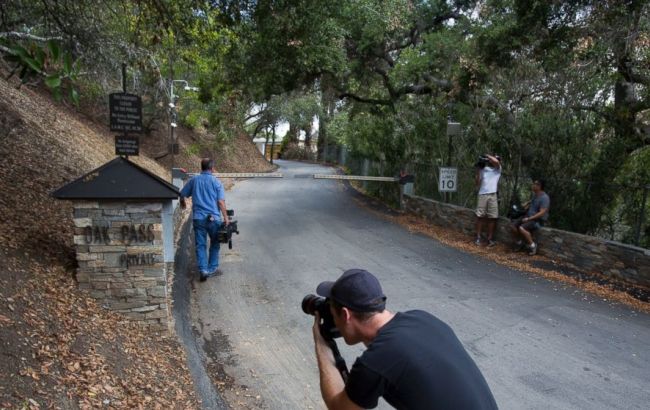 В бассейне дома Деми Мур утонул мужчина
