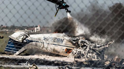 Летел на день рождения любимой: популярный певец погиб в авиакатастрофе