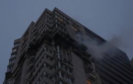 В Киеве РФ ударила по 24-этажке, есть погибшие