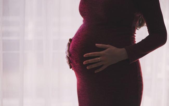 "Вам с этим жить": врач объяснила, как курение влияет на беременных