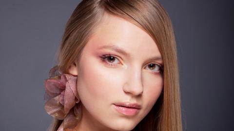 Топ-4 поради, які допоможуть позбутися від сухості губ