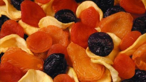 Експерти розповіли, що потрібно знати про сухофрукти: може нести загрозу