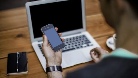 Схоже на наркоманію: експерти розповіли, як гаджети руйнують наше життя