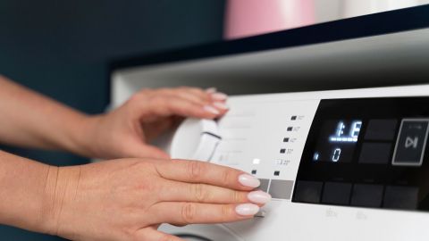 Боитесь стирать подушки в машинке? Вот как это сделать правильно и безопасно