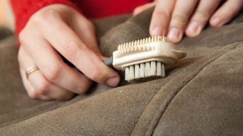 Как легко удалить пятна парафина и воска с ковров после новогодних праздников