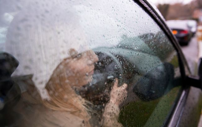 Що зробити, аби лобове скло в машині не запотівало: лайфхак від досвідчених водіїв