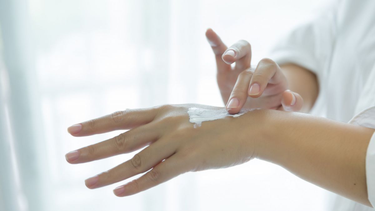 Как восстановить сухую и потрескавшуюся кожу рук - эффективные советы | РБК  Украина
