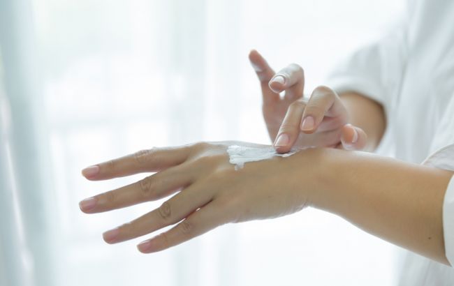 Ці засоби допоможуть ефективно відновити потріскану шкіру рук взимку