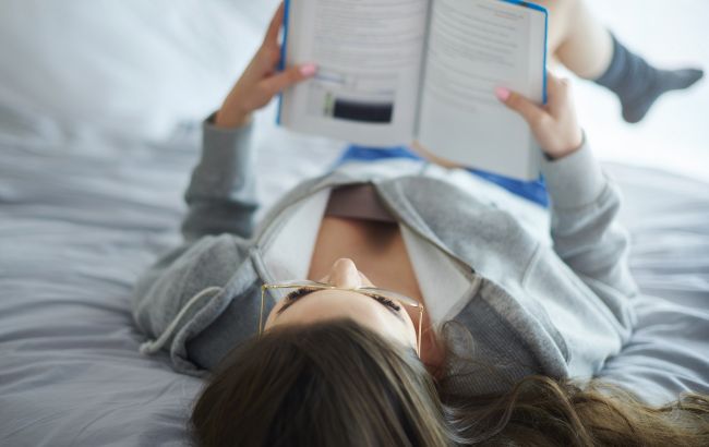 Ось що з вами станеться, якщо ви будете лежачи читати