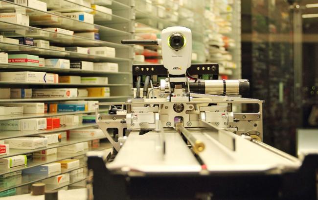 В столичной аптеке появился робот-фармацевт