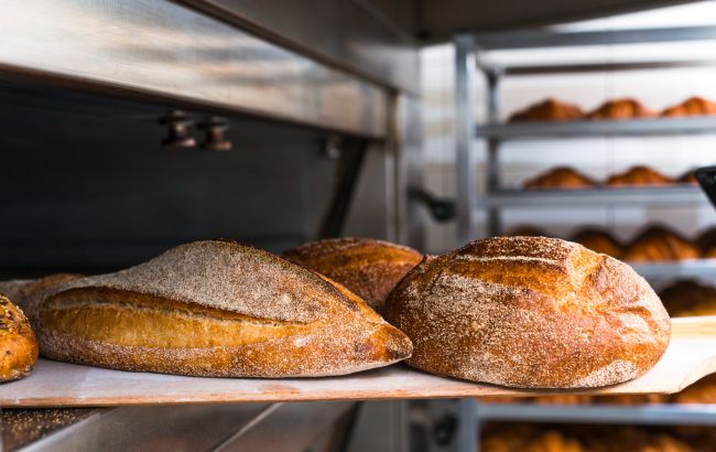 Будет долгое время свежим и ароматным: вот в чем лучше всего хранить хлеб
