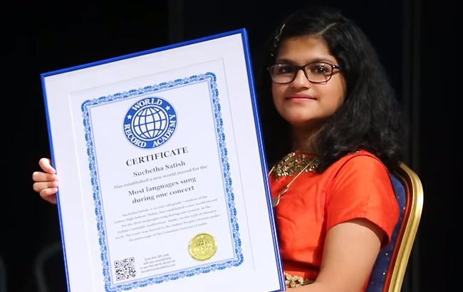 Новый рекорд: индийская девочка пела шесть часов подряд на 102 языках мира