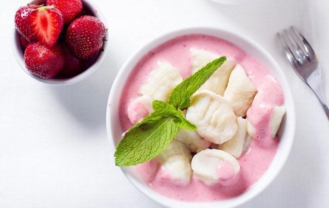 Ленивые вареники с йогуртовым соусом: вкусно и без лишних калорий