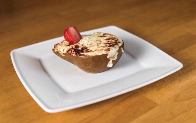Ідеальний десерт для новорічного столу: рецепт запеченої груші з сиром