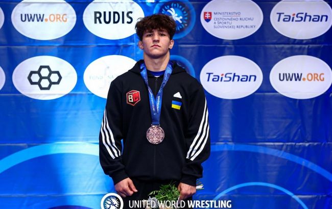 Бронзовий фінал: українські юніори виграли дві медалі на чемпіонаті світу з боротьби