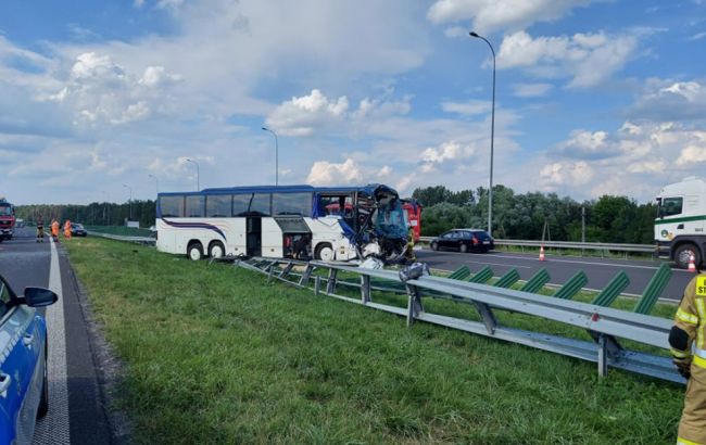 В Польше автобус с детьми столкнулся с грузовиком, есть пострадавшие