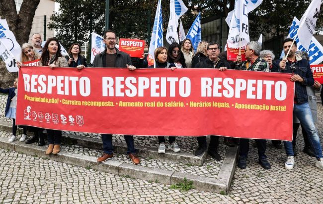 Массовые протесты в столице Португалии: демонстранты требуют заморозки цен