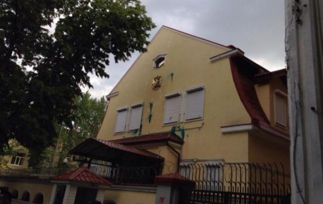 Россия требует расследовать нападение на свое консульство в Харькове