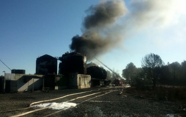 Пожежа на нафтобазі під Васильковом практично ліквідовано, - мер