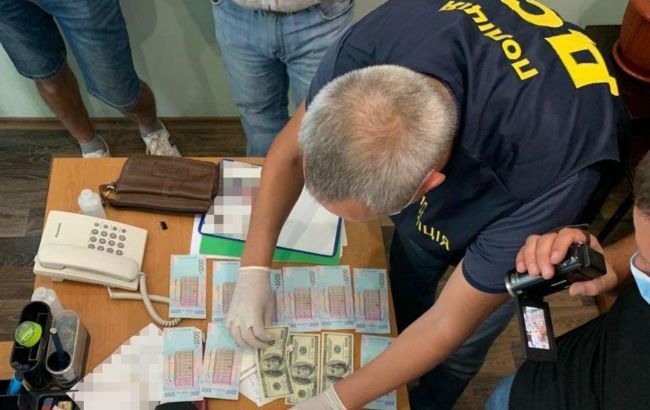 Пропускал туристов за взятку: главу национального природного парка подозревают в поборах