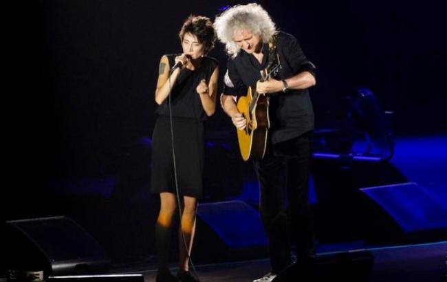 Гитарист легендарной группы QUEEN поздравил Земфиру с днем рождения